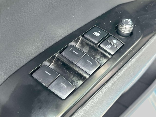 Used 2025 Toyota Camry SE w/ Convenience Package FWD image 17