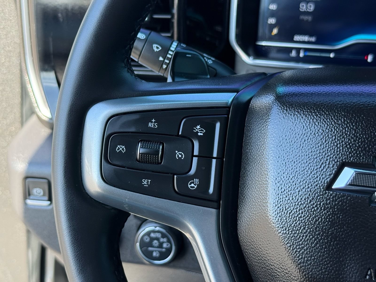Used 2024 Chevrolet Silverado 1500 LT Trail Boss w/ Convenience Package II AWD/4WD image 17