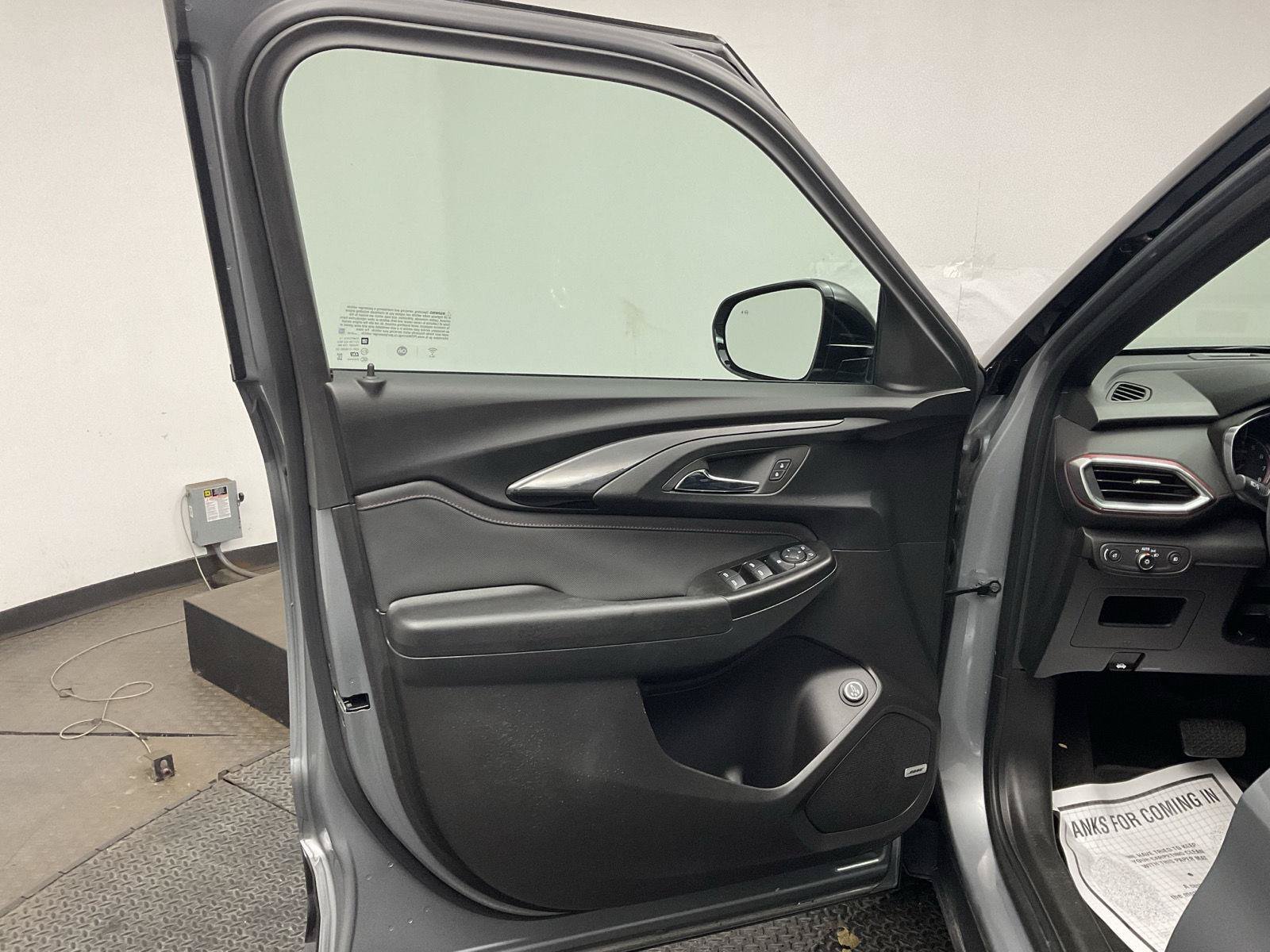 Certified 2023 Chevrolet TrailBlazer RS w/ Sun and Liftgate Package FWD image 9