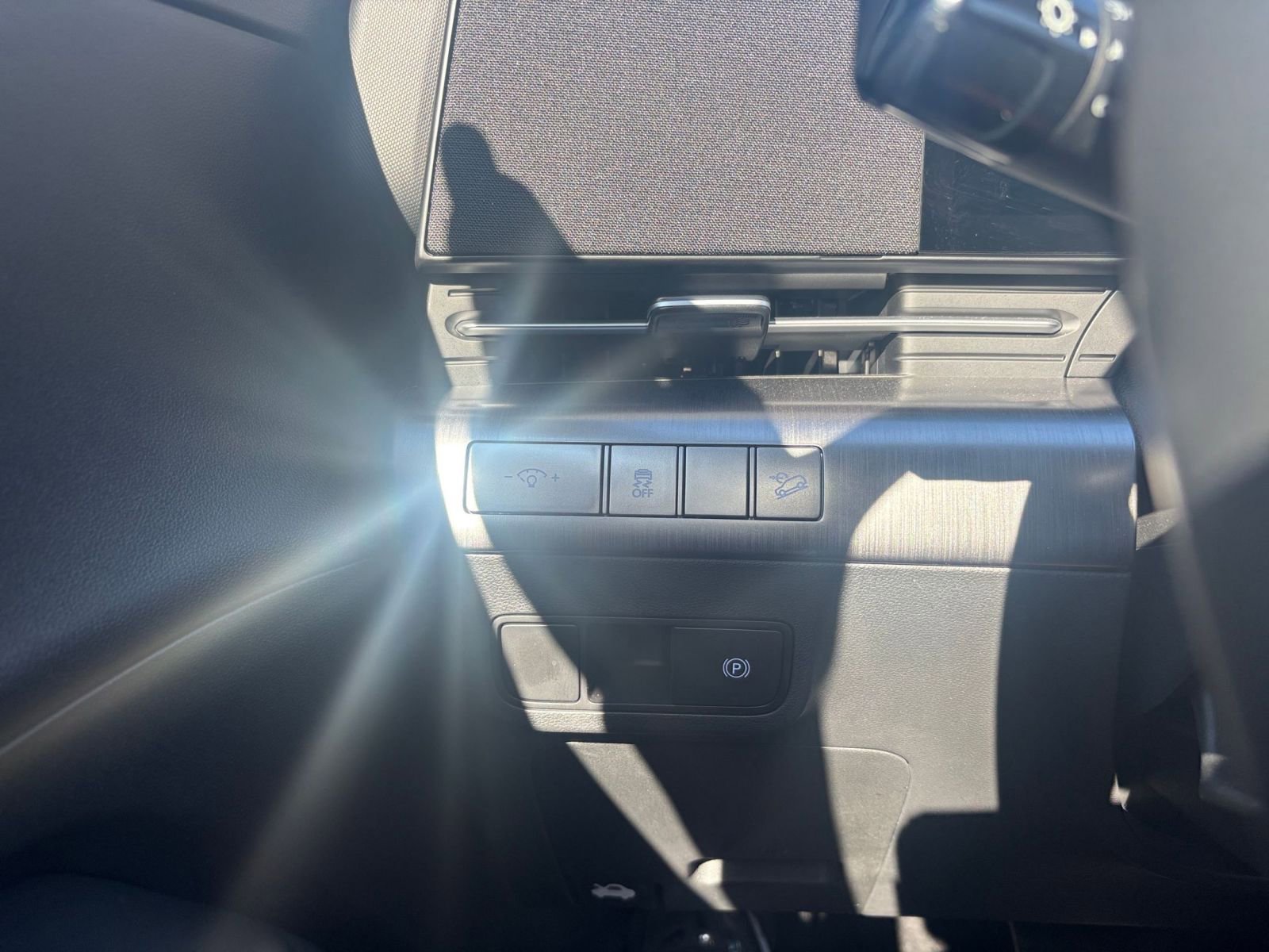 Used 2025 Hyundai Kona SEL image 32