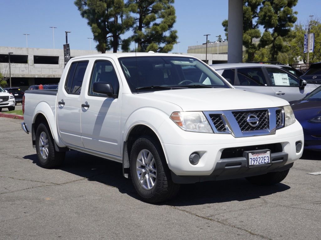 Used 2017 Nissan Frontier SV image 2