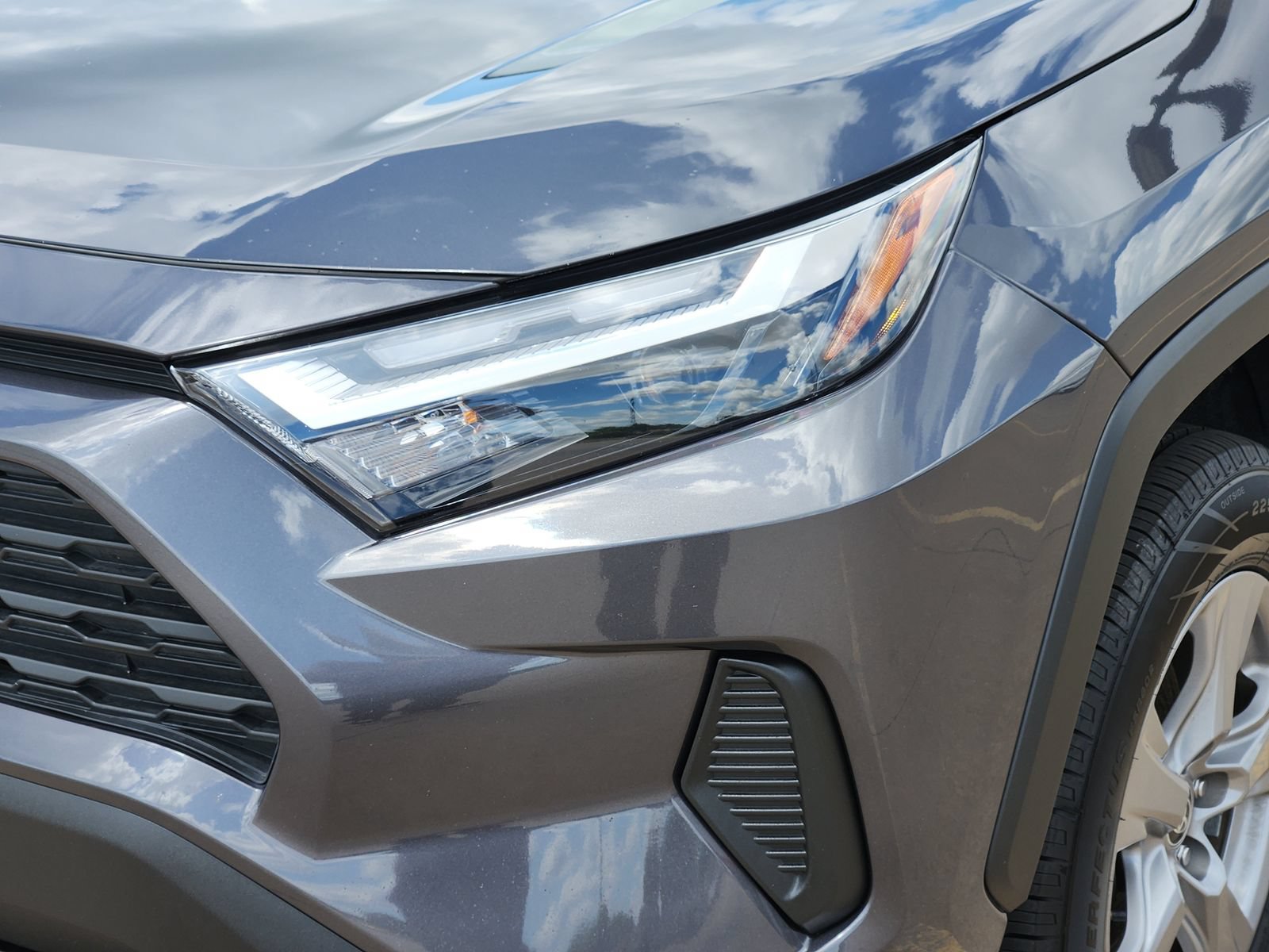 Used 2024 Toyota RAV4 XLE FWD image 11