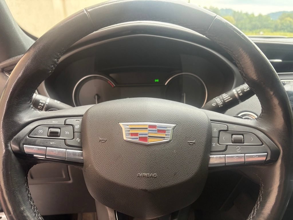 Used 2022 Cadillac XT4 Luxury w/ Trailering Package AWD/4WD image 28