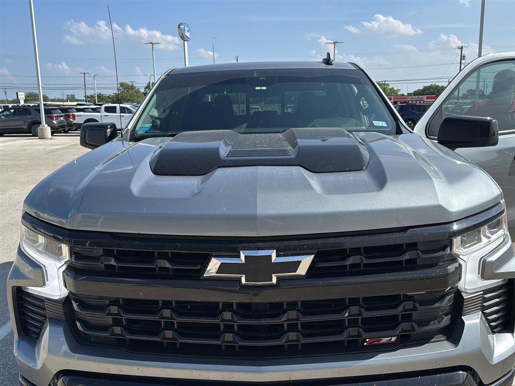 Used 2024 Chevrolet Silverado 1500 LT Trail Boss w/ Convenience Package II AWD/4WD image 2