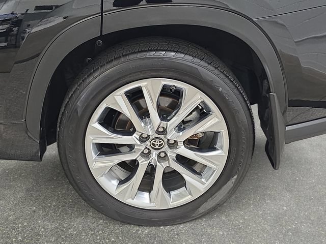 Certified 2025 Toyota Highlander Limited AWD/4WD image 30