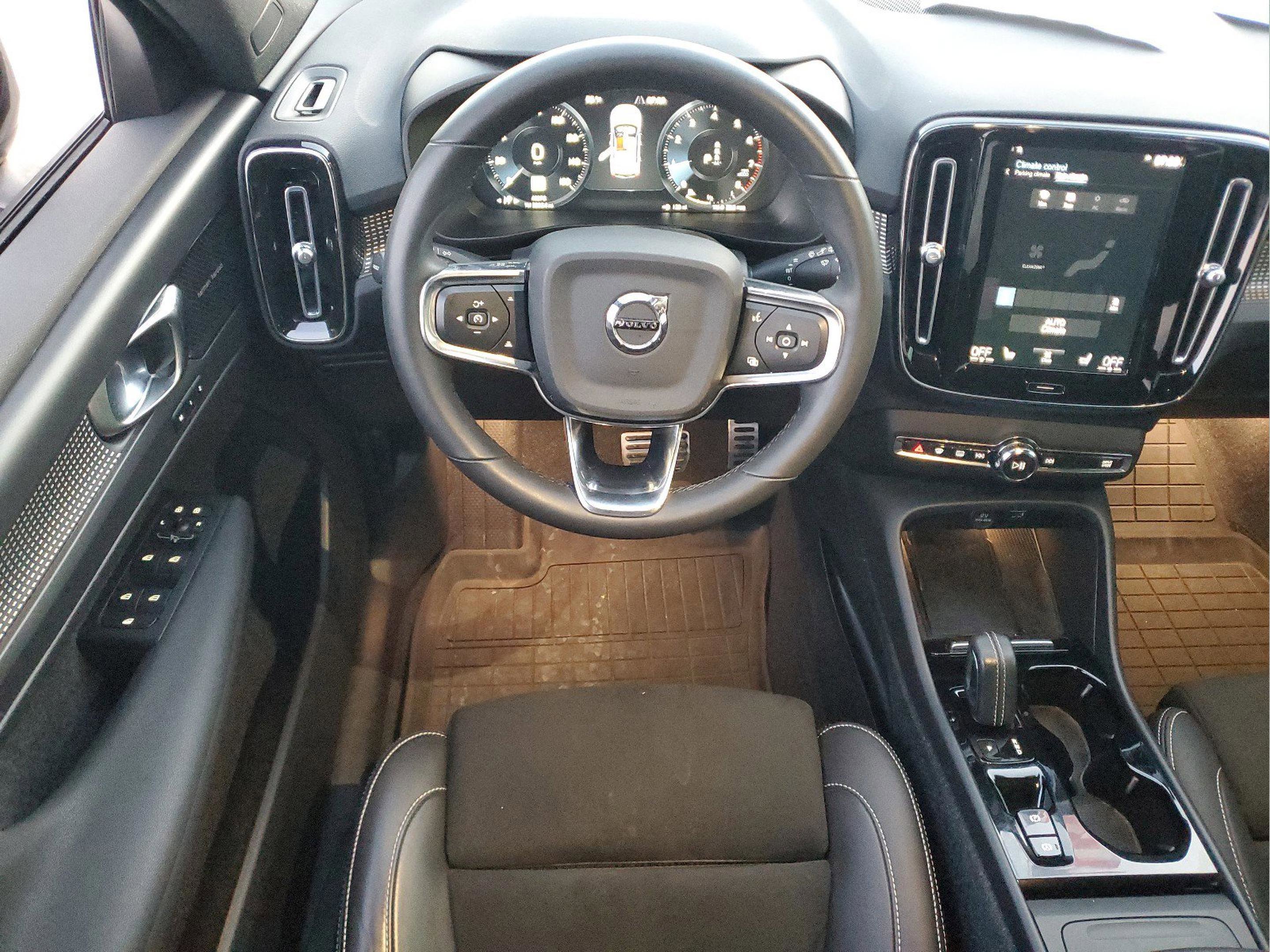 Used 2022 Volvo XC40 T5 R-Design w/ Advanced Package image 13