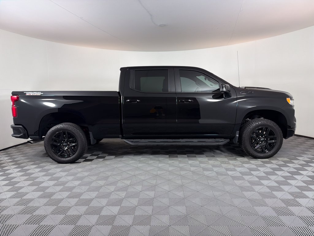 Used 2025 Chevrolet Silverado 1500 LT Trail Boss w/ LPO, Dark Essentials Package AWD/4WD image 2