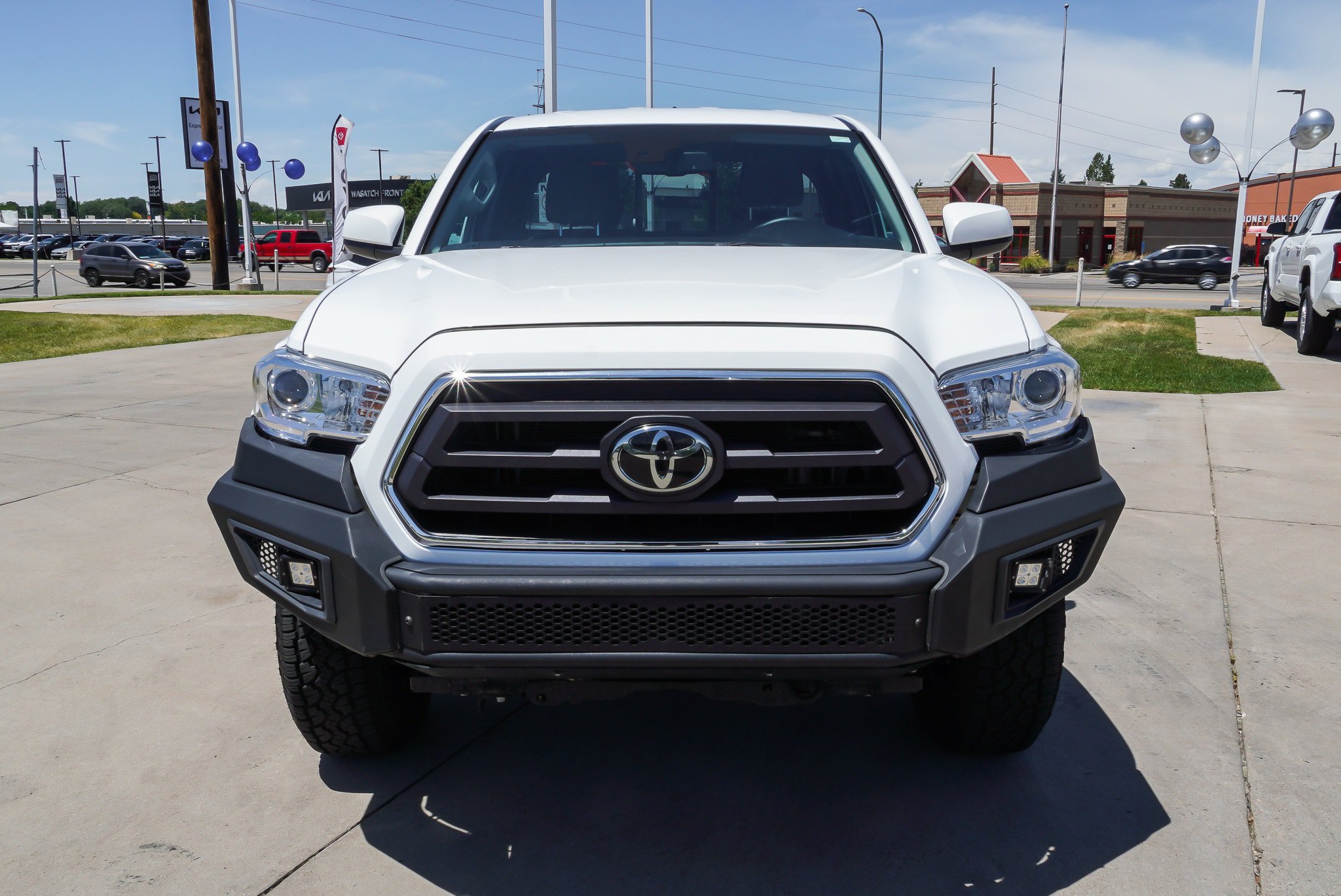 Used 2023 Toyota Tacoma SR5 AWD/4WD image 3