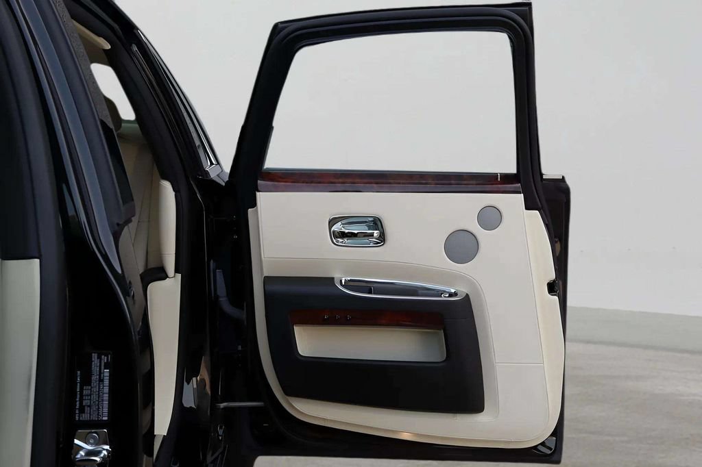 Certified 2014 Rolls-Royce Ghost RWD image 12