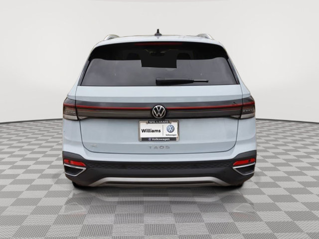 Used 2025 Volkswagen Taos SE FWD image 4