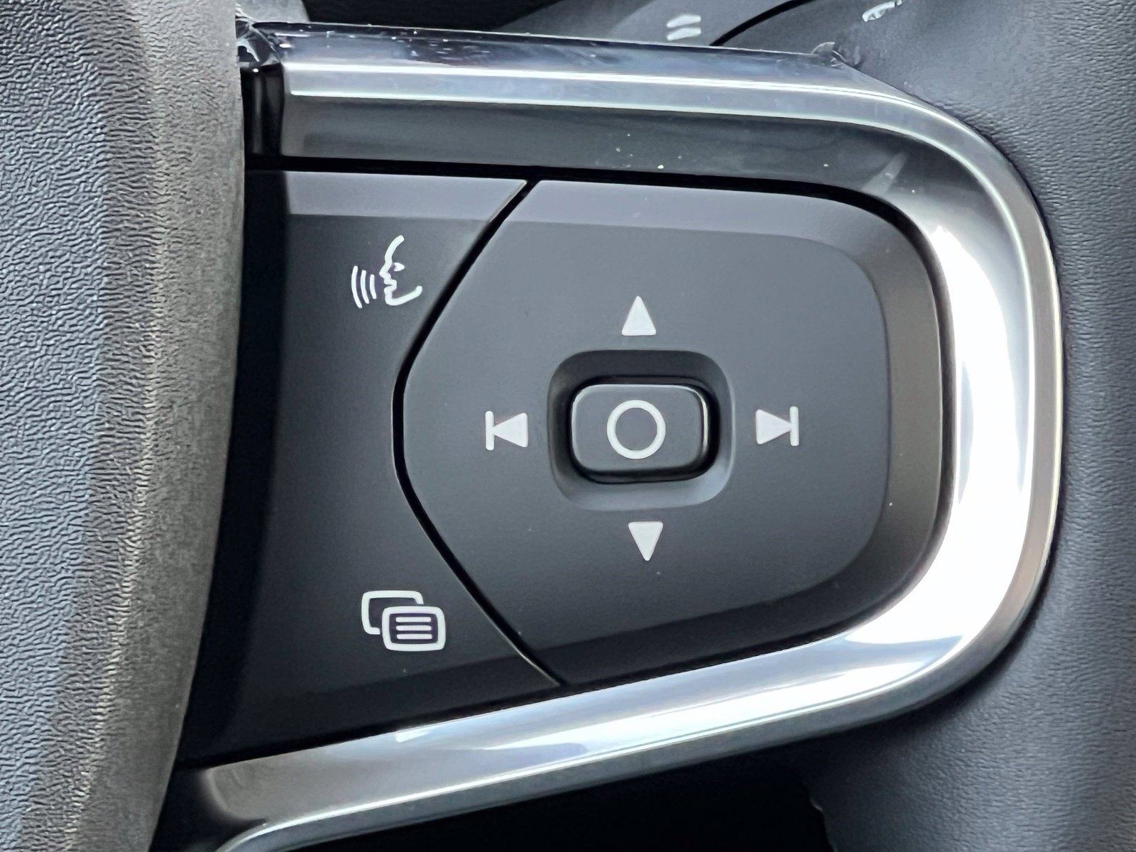 New 2026 Volvo XC40 B5 Plus w/ Protection Package Premier AWD/4WD image 30