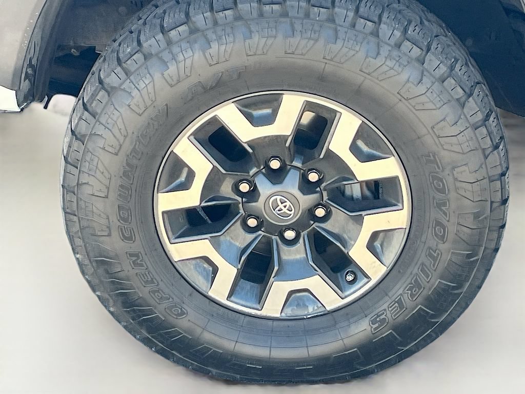 Used 2020 Toyota Tacoma TRD Off-Road w/ Technology Package AWD/4WD image 28