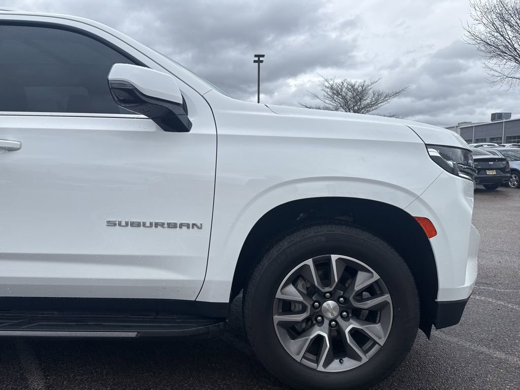 Used 2023 Chevrolet Suburban LT w/ Luxury Package image 11