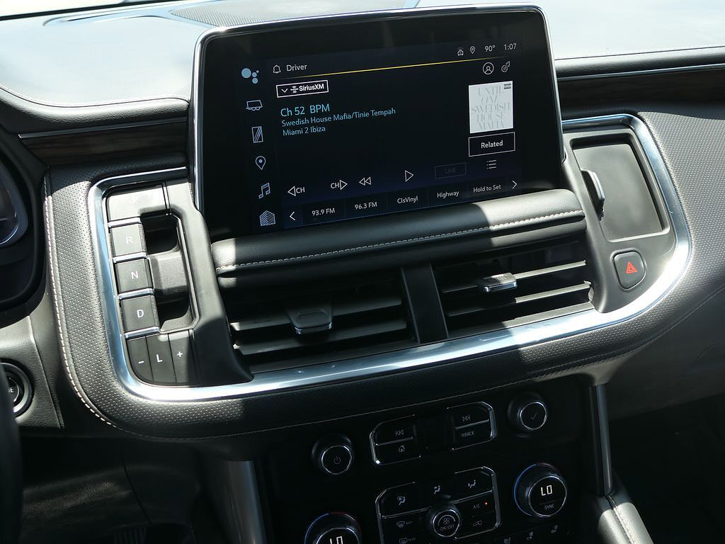 Used 2024 Chevrolet Suburban Premier RWD image 18