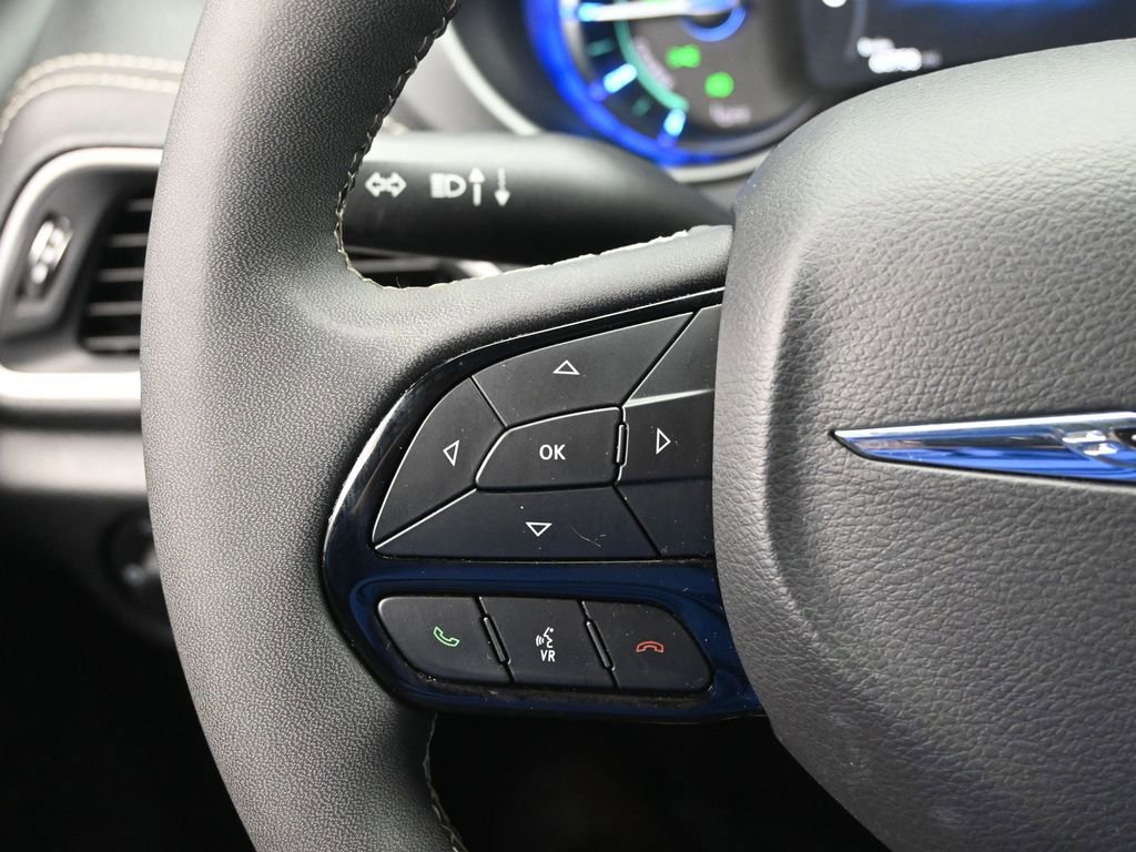 Used 2024 Chrysler Pacifica Select image 13