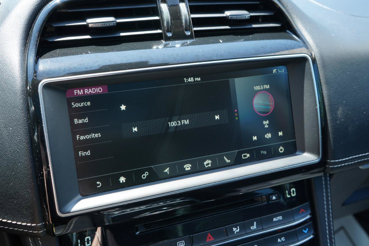 Used 2020 Jaguar F-PACE R-Sport AWD/4WD image 34