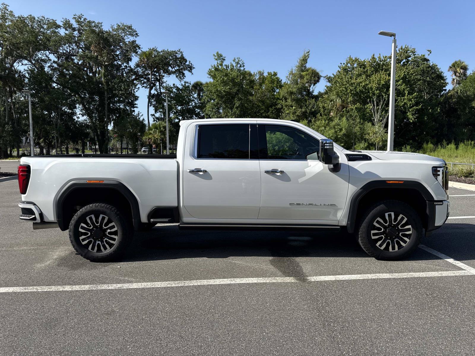 Used 2025 GMC Sierra 2500 Denali Ultimate AWD/4WD image 3