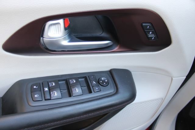 Used 2020 Chrysler Pacifica Limited FWD image 7