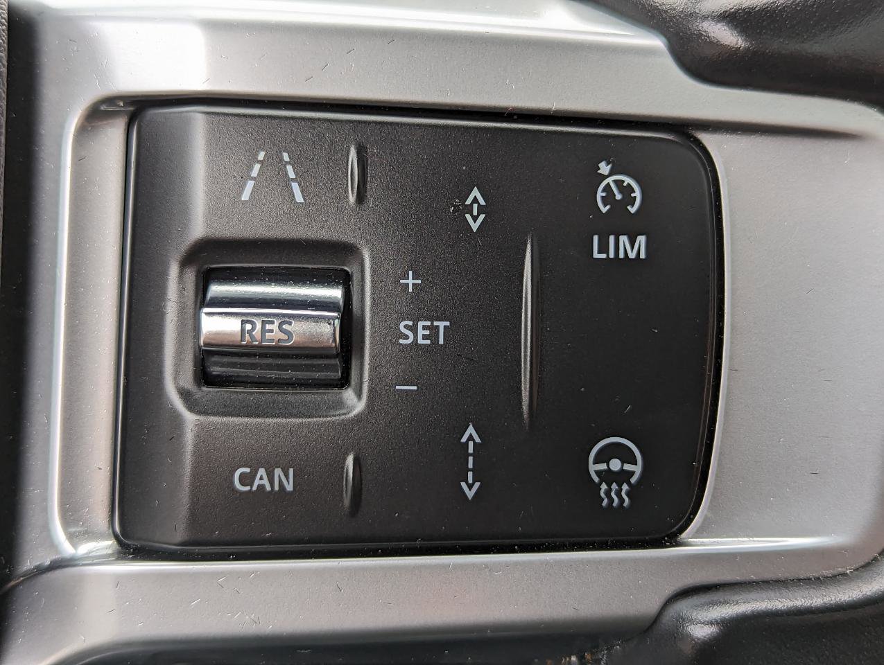 Used 2023 Land Rover Discovery S R-Dynamic image 16