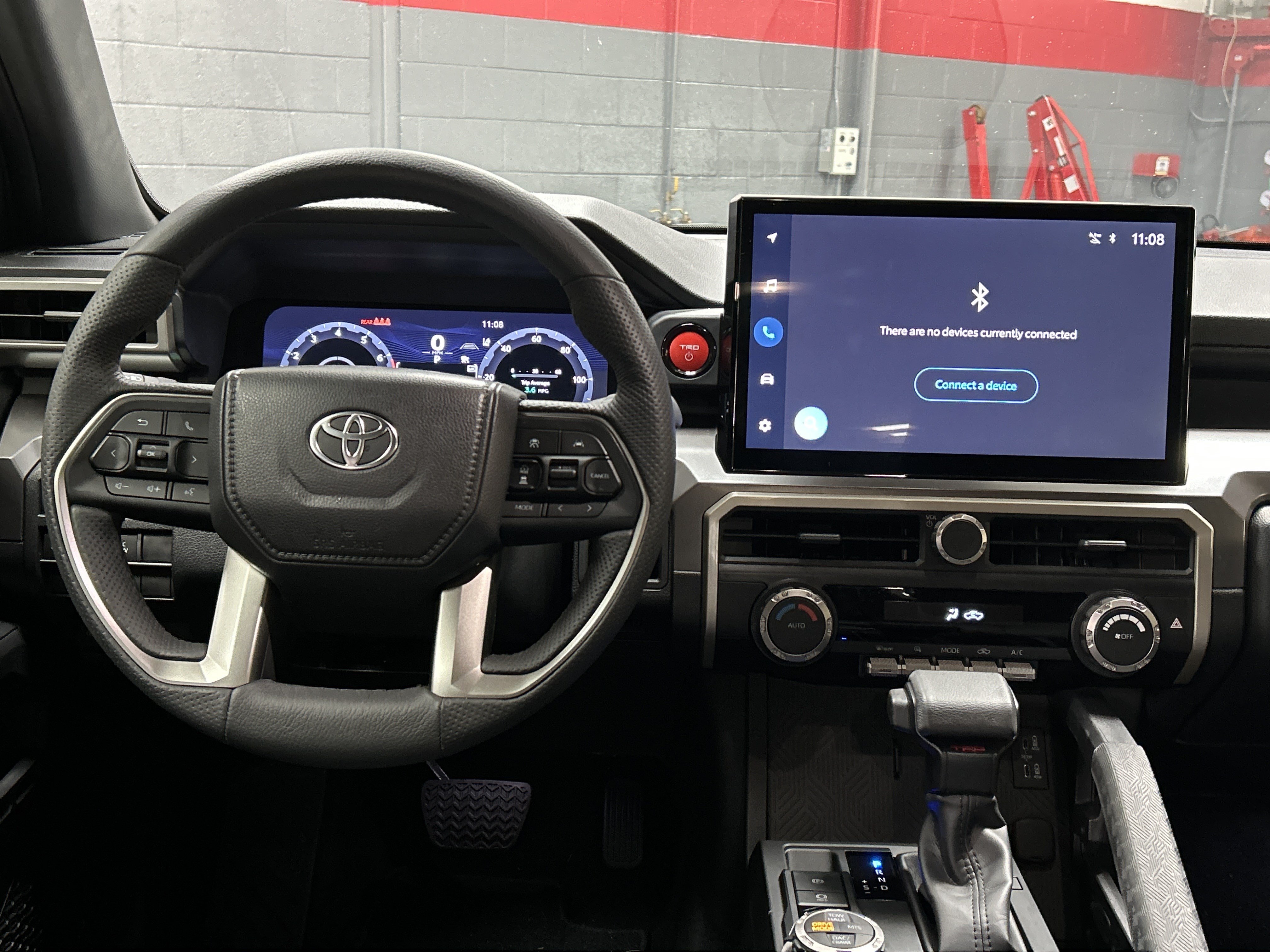 Certified 2025 Toyota Tacoma TRD Off-Road AWD/4WD image 30
