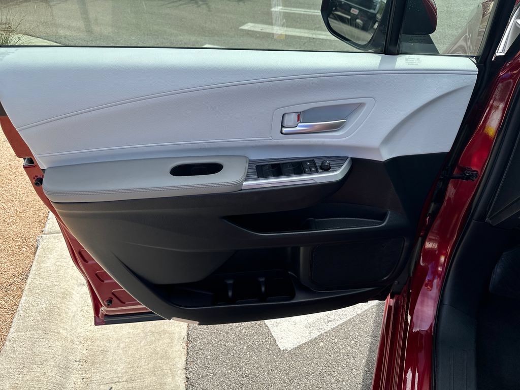 Used 2025 Toyota Sienna XLE FWD image 21