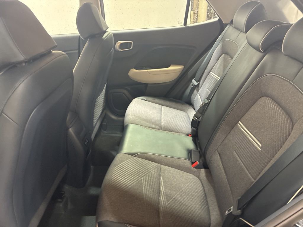 Used 2025 Hyundai Venue Limited image 37