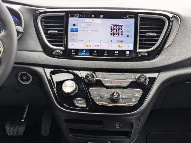 New 2026 Chrysler Voyager LX FWD image 18