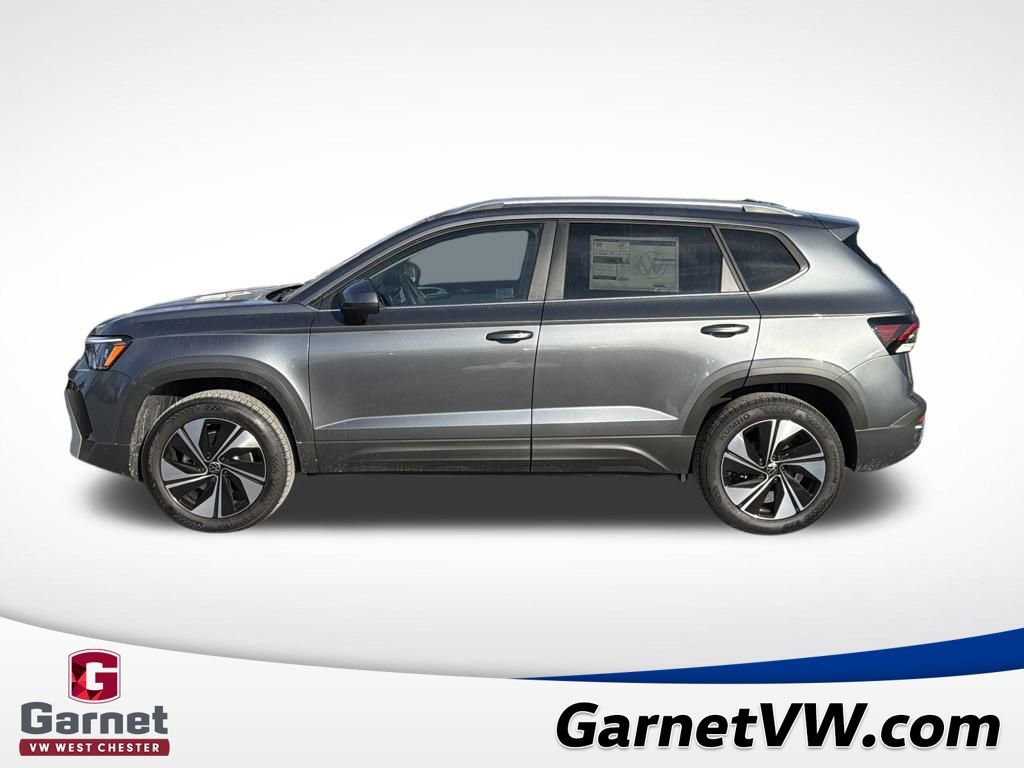 New 2026 Volkswagen Taos SE image 2