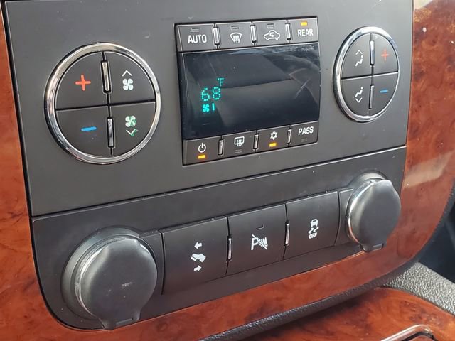 Used 2013 Chevrolet Suburban LTZ AWD/4WD image 17
