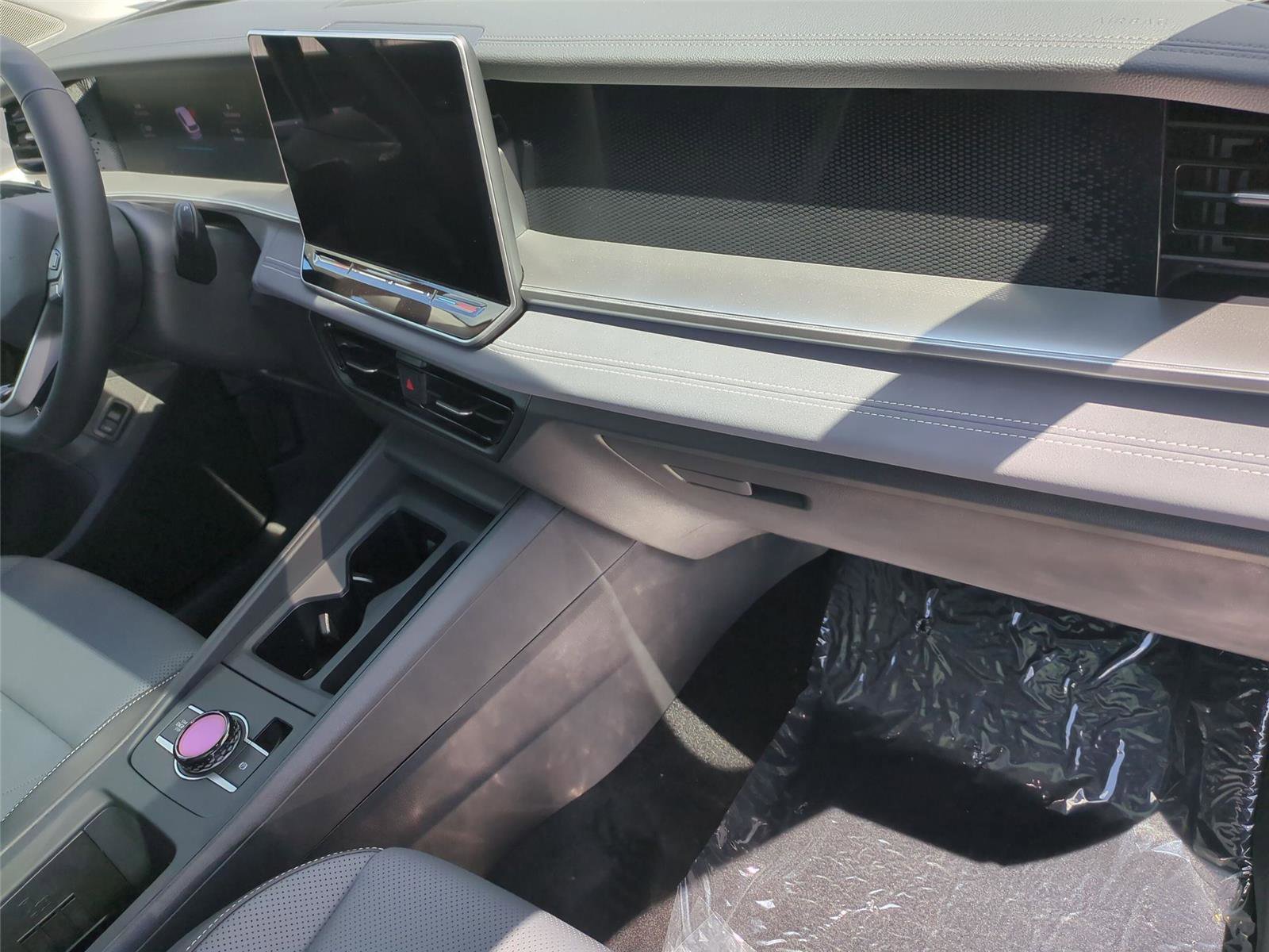 New 2026 Volkswagen Tiguan SE AWD/4WD image 18