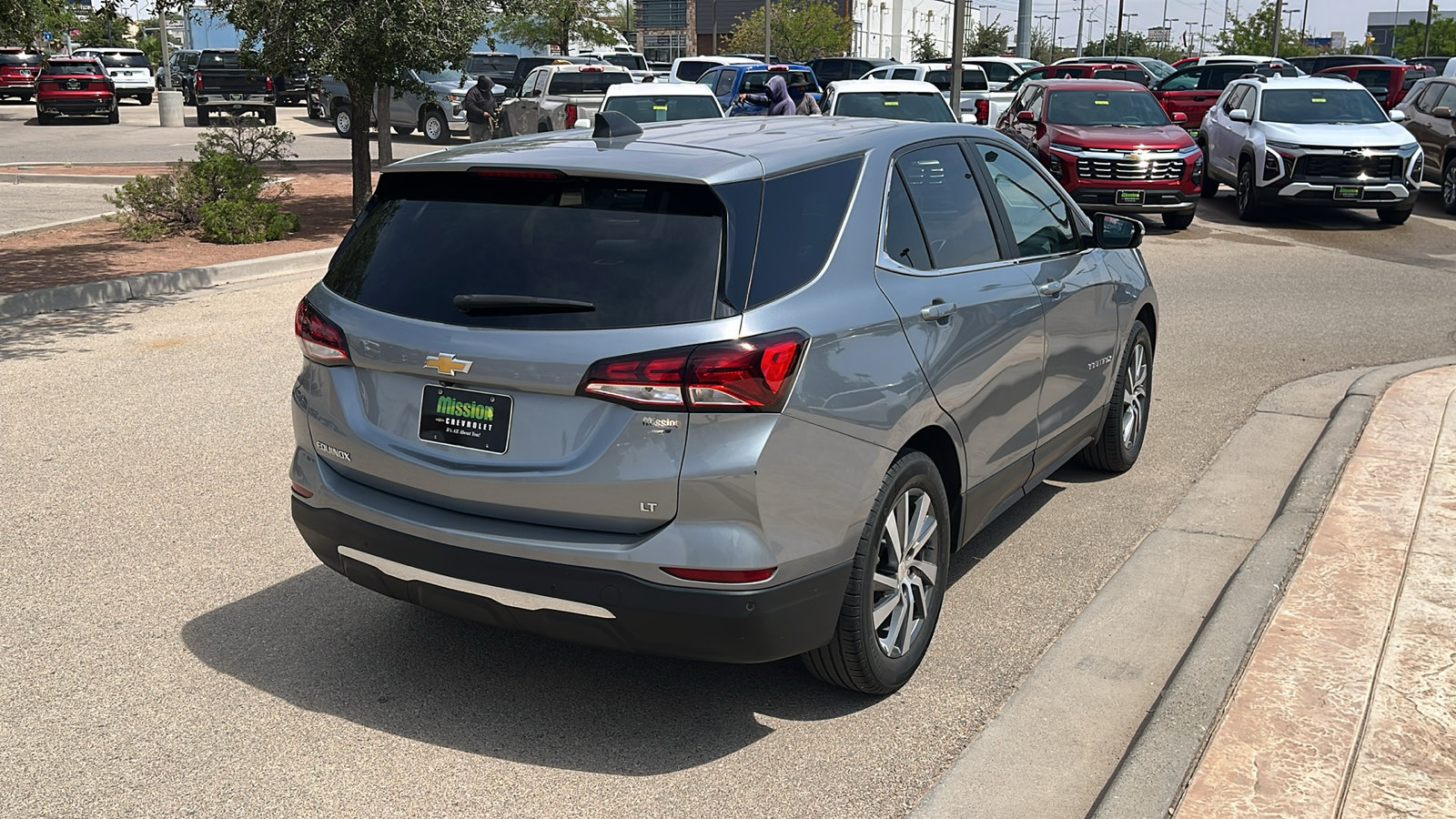 Used 2024 Chevrolet Equinox LT FWD image 8