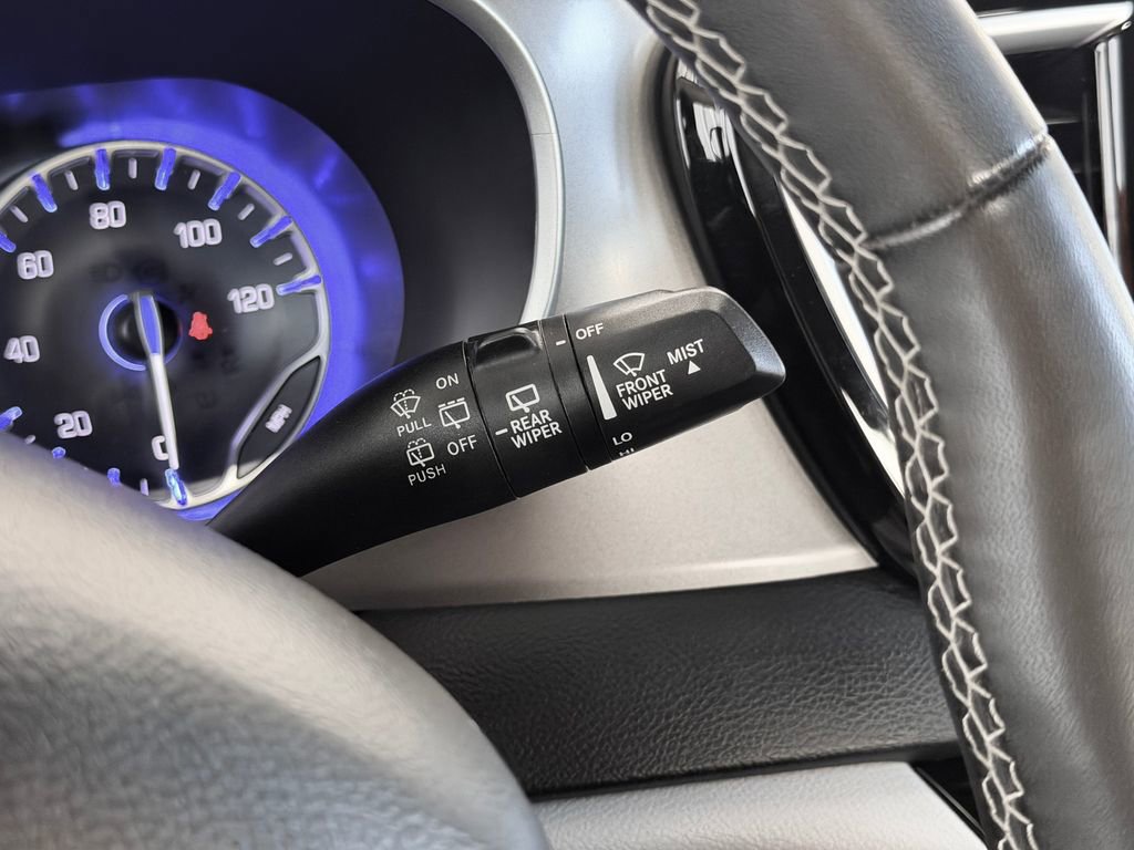 Used 2023 Chrysler Pacifica Touring-L image 16