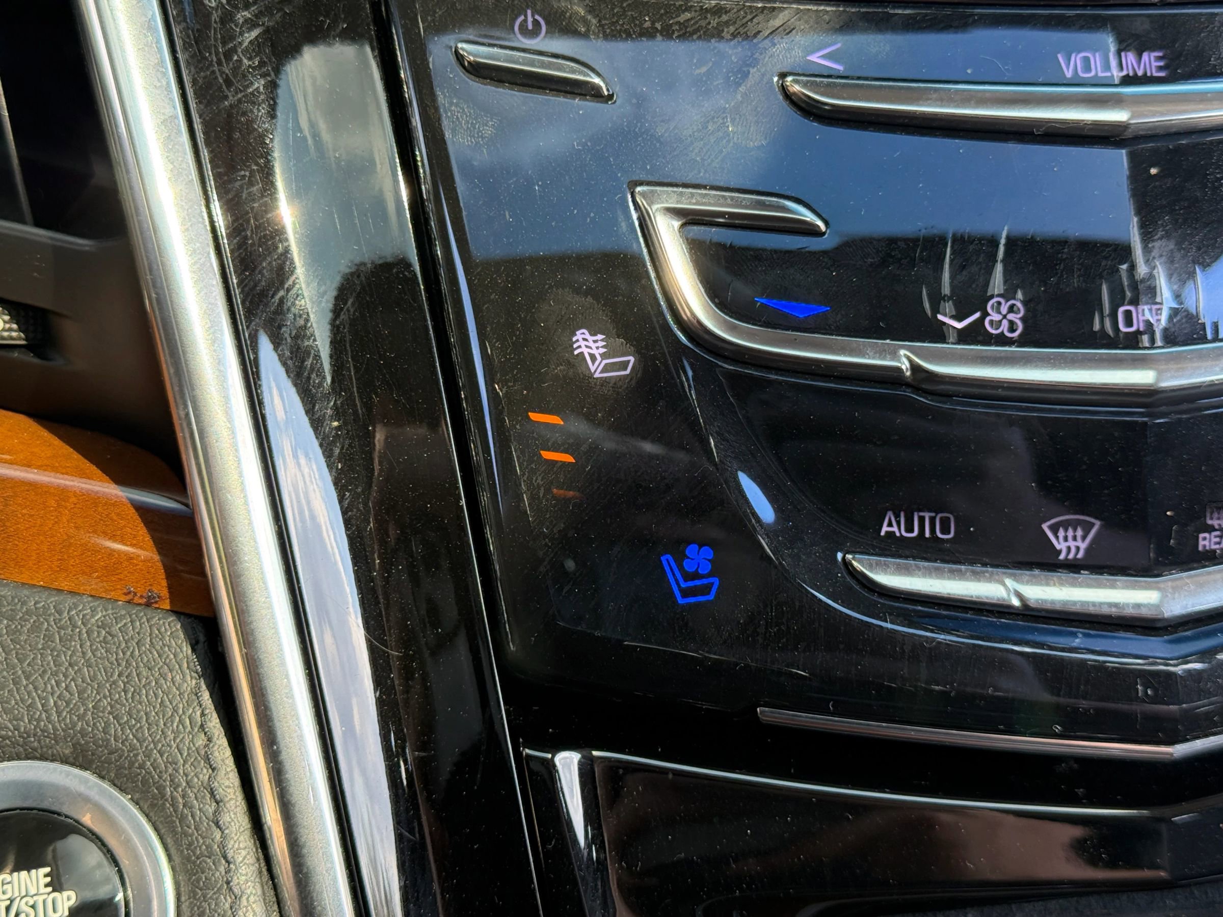 Used 2017 Cadillac Escalade Premium Luxury image 21