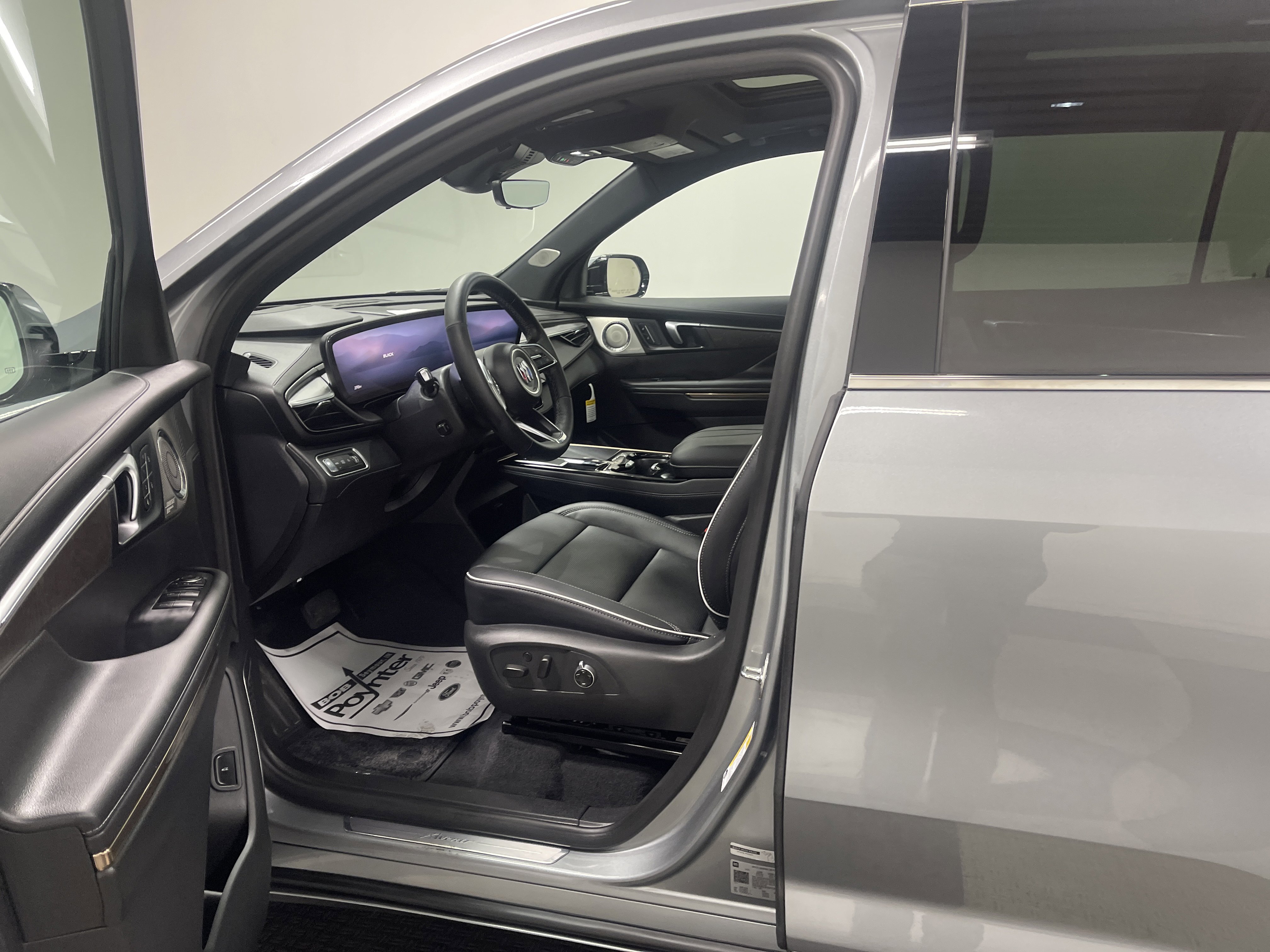 Used 2026 Buick Enclave Avenir image 9