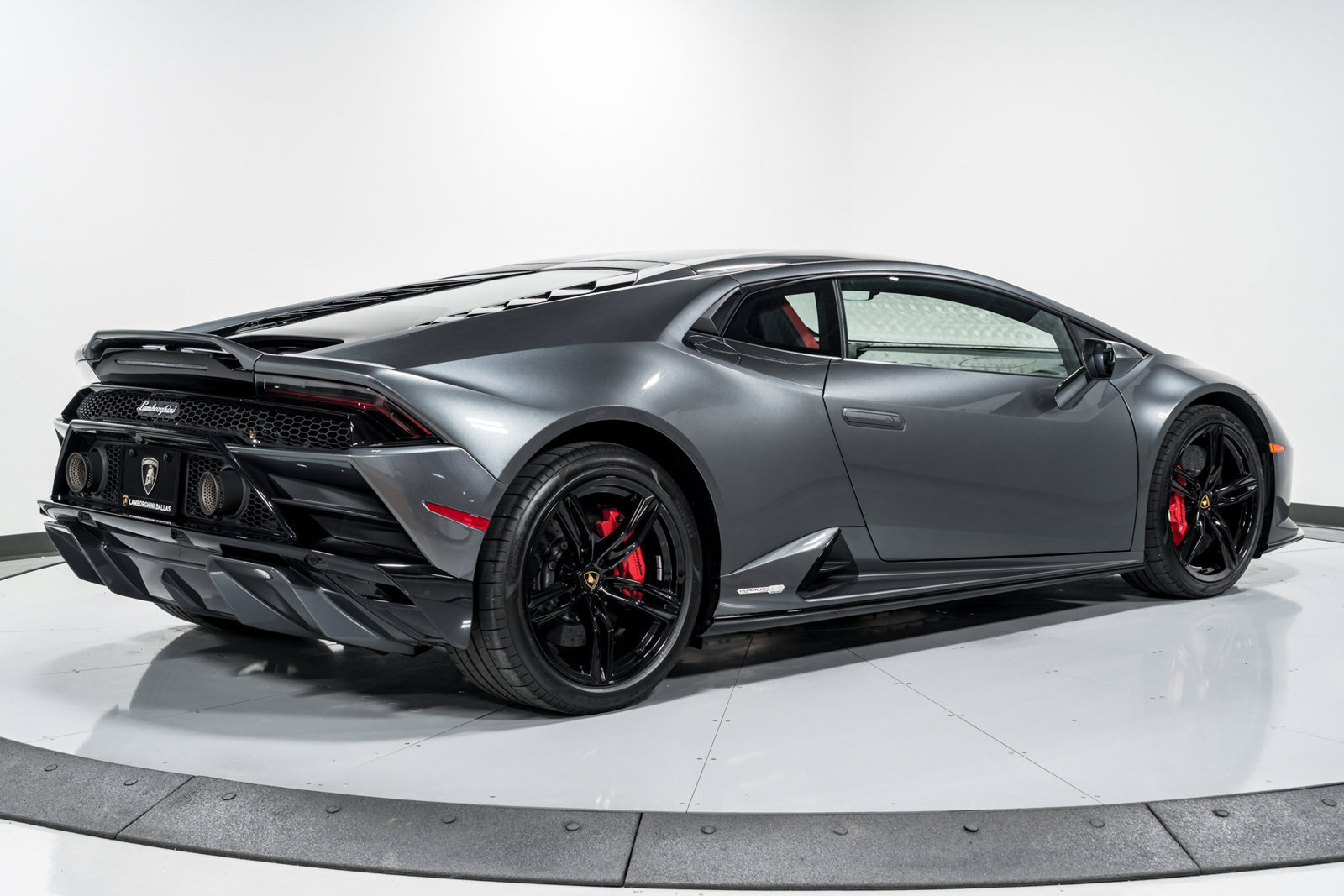 Used 2021 Lamborghini Huracan EVO RWD image 3