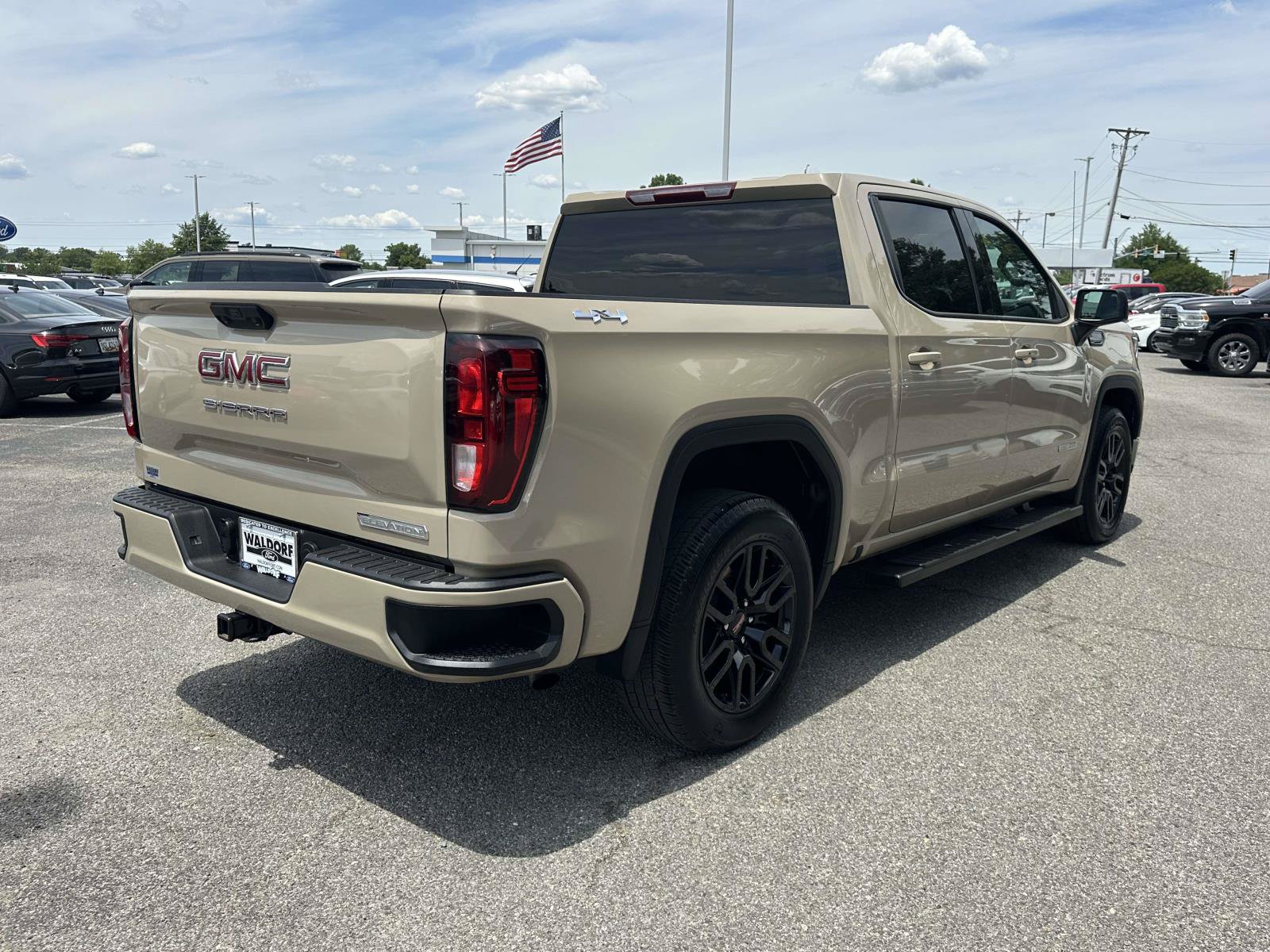 Used 2023 GMC Sierra 1500 Elevation AWD/4WD image 6