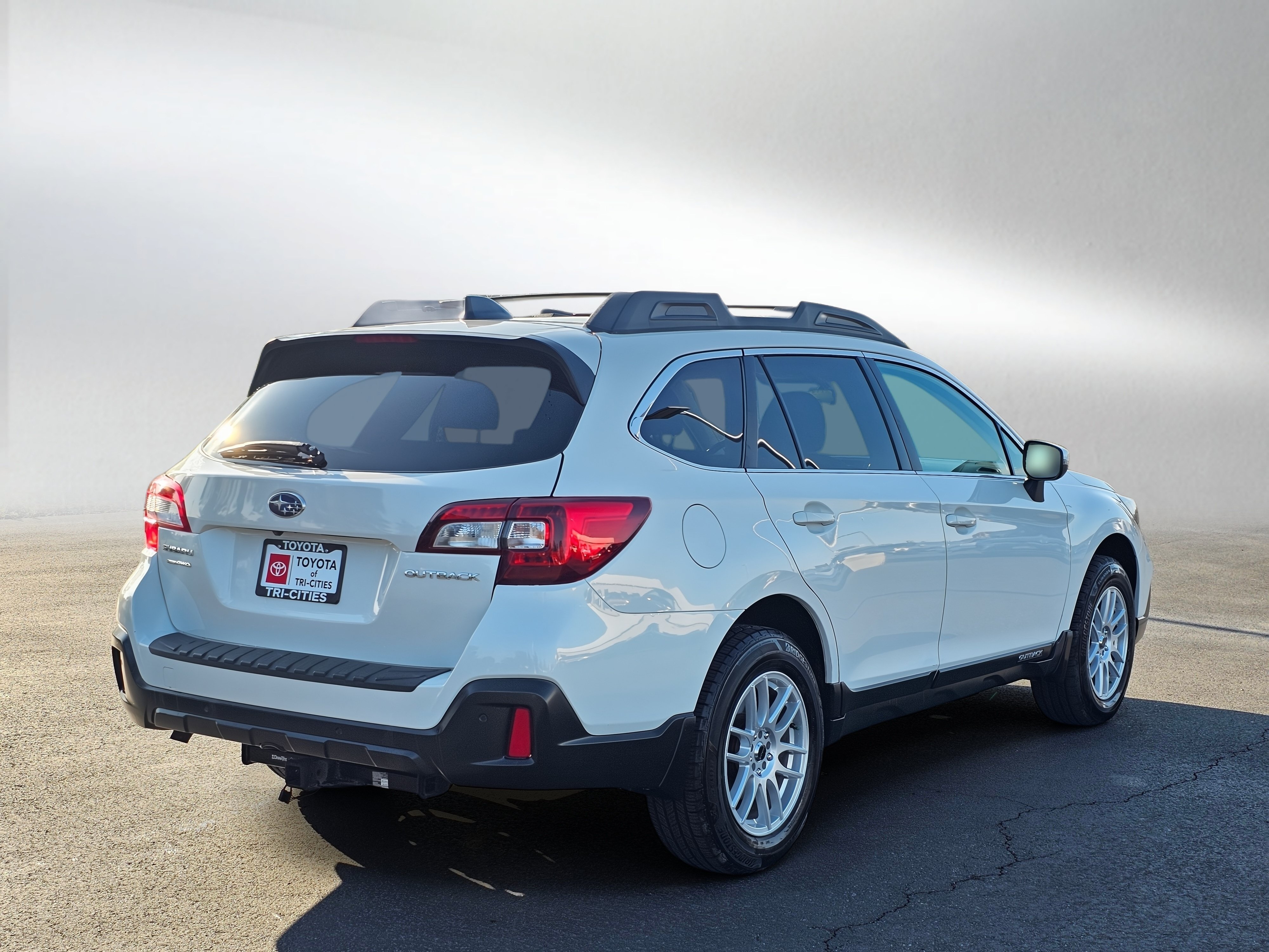 Used 2018 Subaru Outback 2.5i Limited AWD/4WD image 5