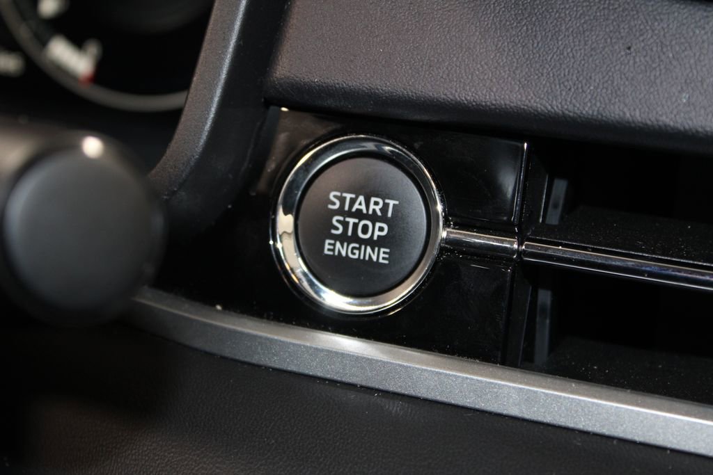 Used 2024 Mitsubishi Outlander SEL image 28