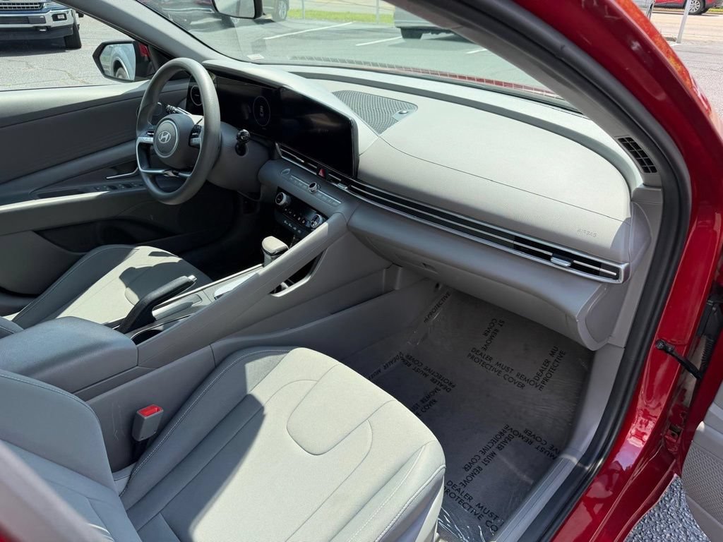 Used 2024 Hyundai Elantra SEL FWD image 25