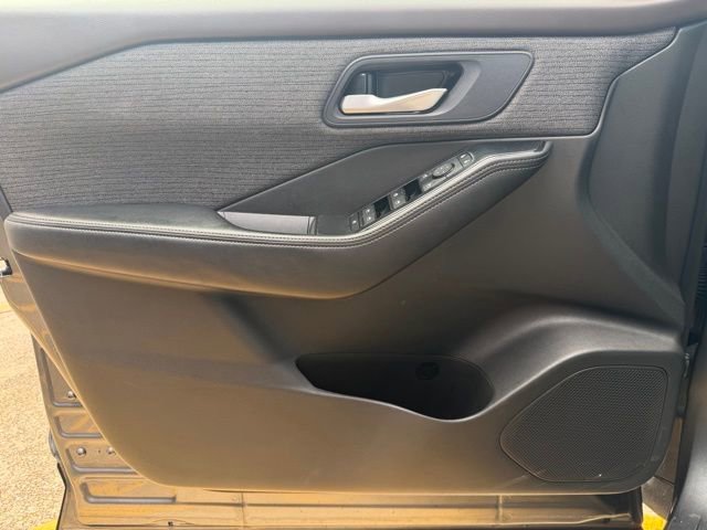 Used 2023 Nissan Rogue SV image 24