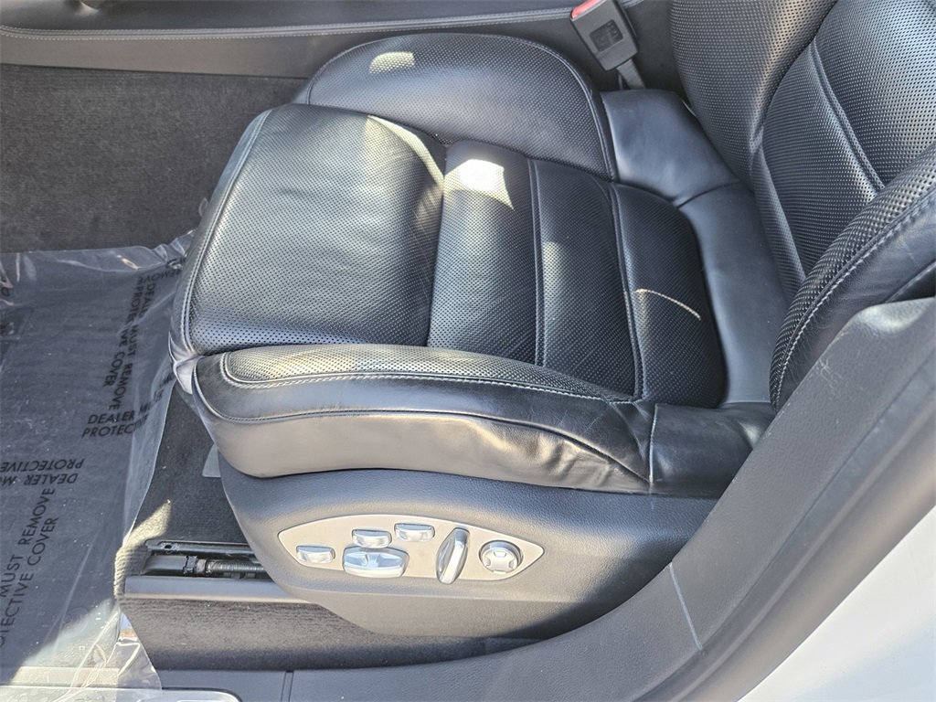 Used 2016 Porsche Cayenne Turbo image 15