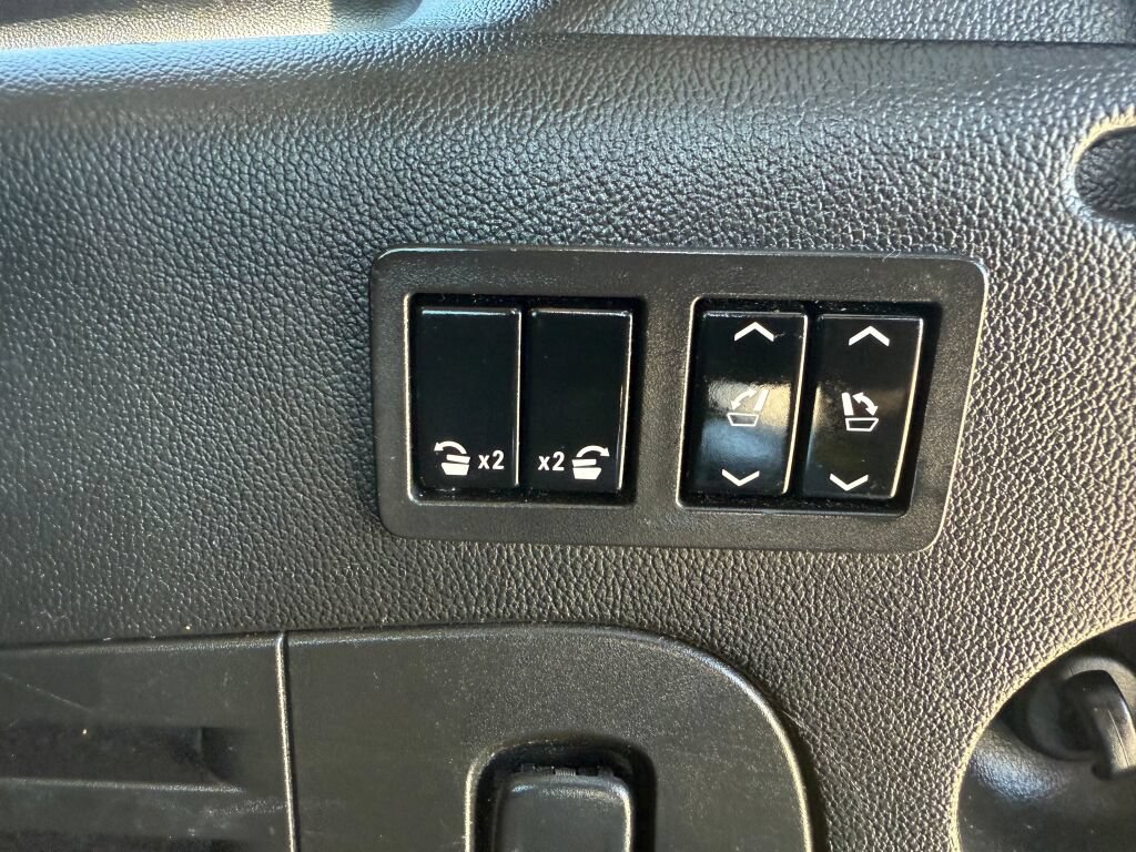 Used 2016 Cadillac Escalade ESV Luxury AWD/4WD image 38