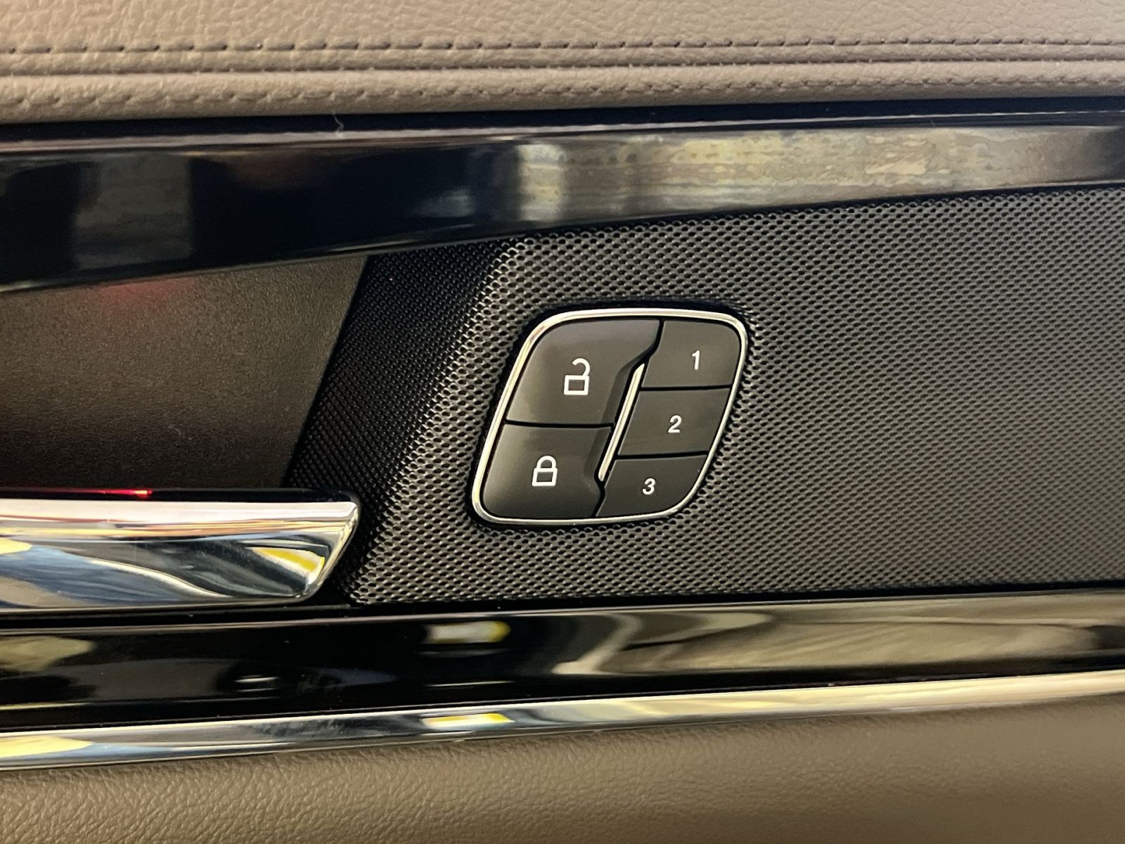 Used 2022 Lincoln Nautilus Reserve AWD/4WD image 32