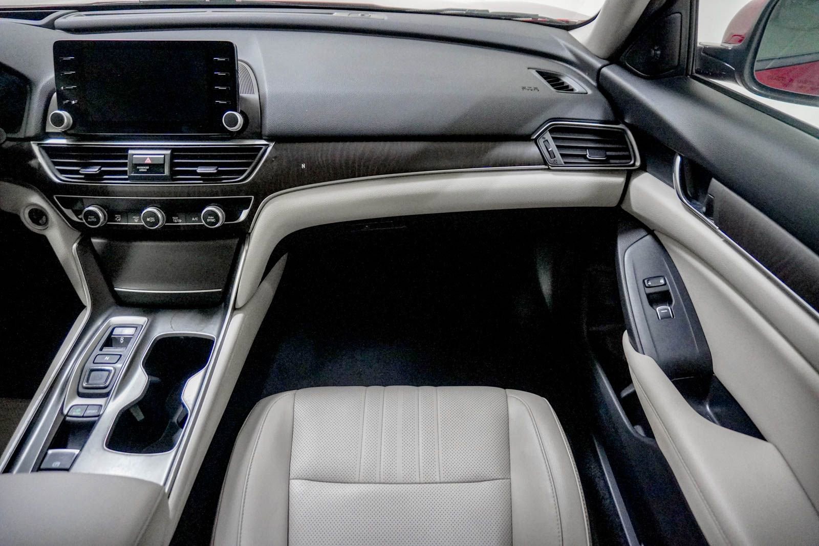 Used 2018 Honda Accord Touring image 31