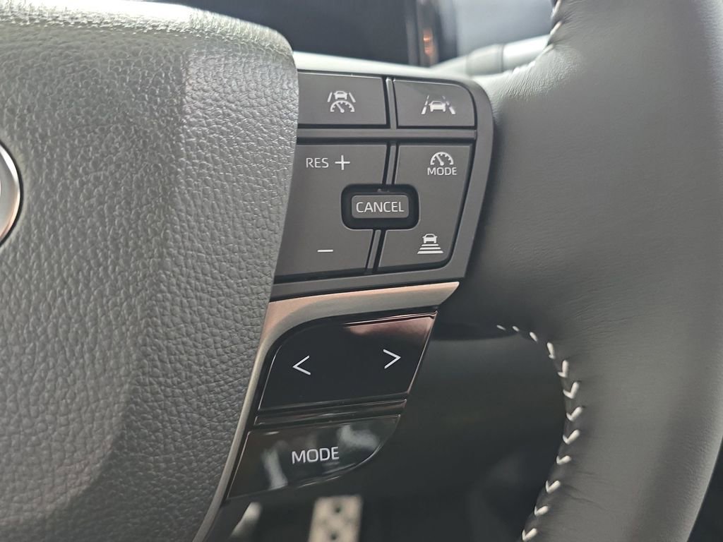 Used 2025 Toyota Camry SE image 18