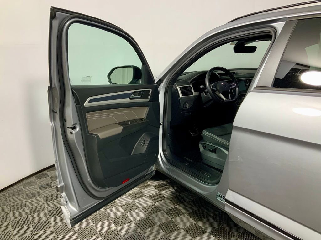 Used 2023 Volkswagen Atlas Cross Sport SEL R-Line image 19