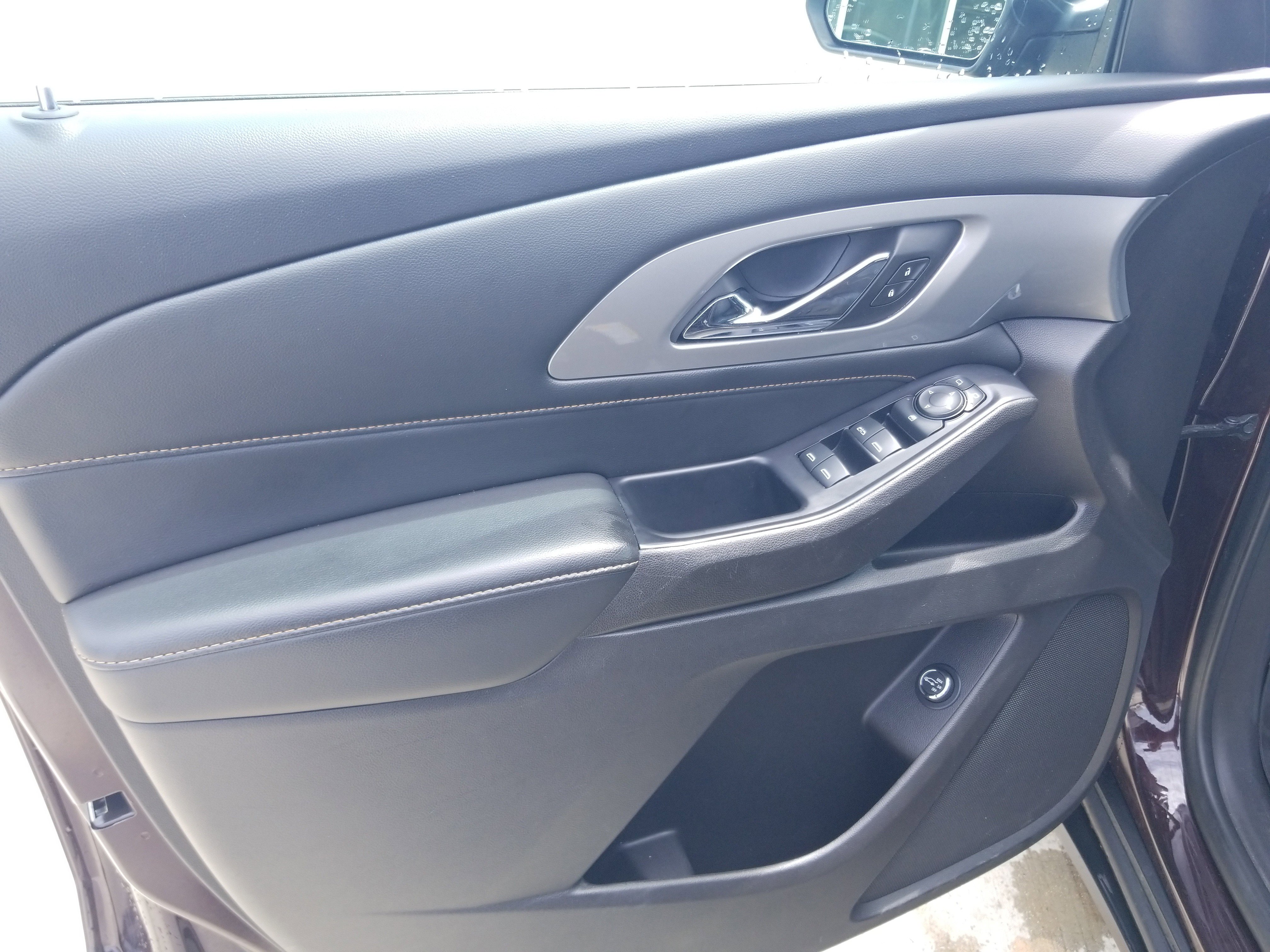Used 2021 Chevrolet Traverse LT image 9