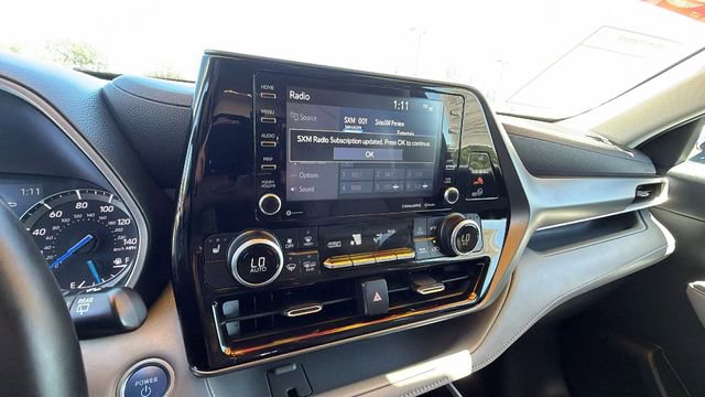 Used 2021 Toyota Highlander XLE AWD/4WD image 26