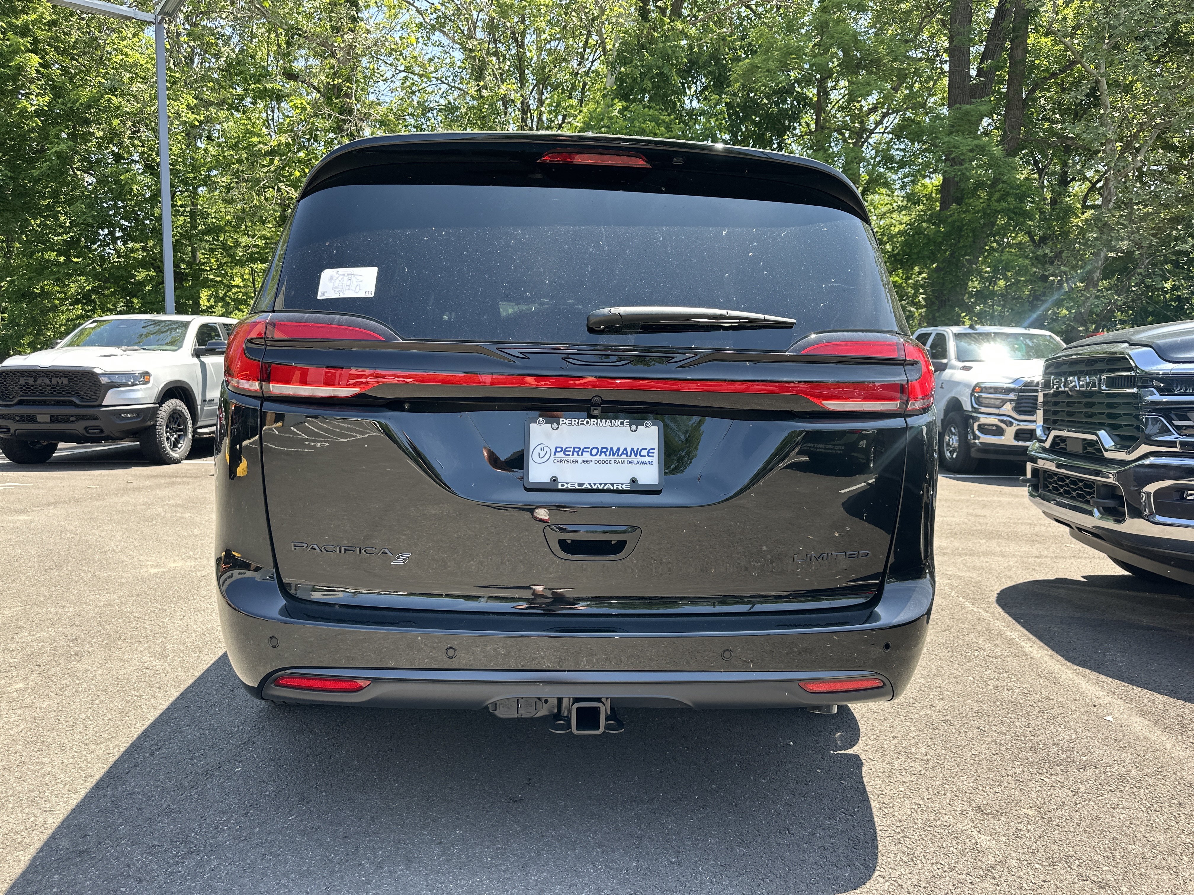 New 2027 Chrysler Pacifica Limited FWD image 16