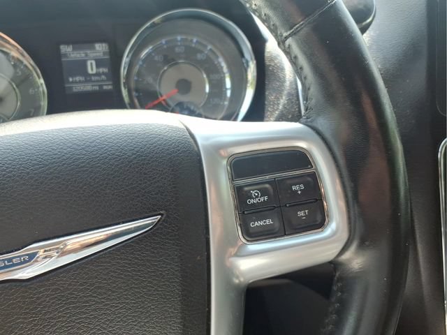 Used 2013 Chrysler Town & Country Touring-L w/ Driver Convenience Group FWD image 18